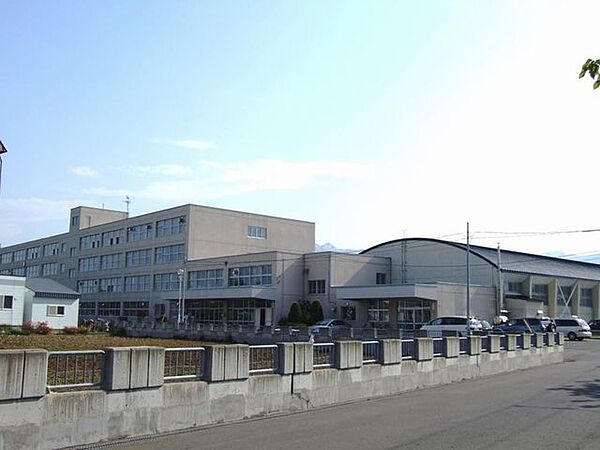 札幌市立稲穂中学校 127m