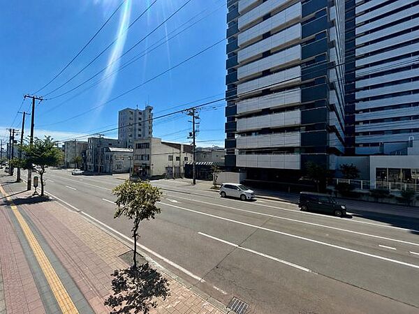 【眺望】バルコニーからは街並みを見渡す開放的な眺めが広がります。