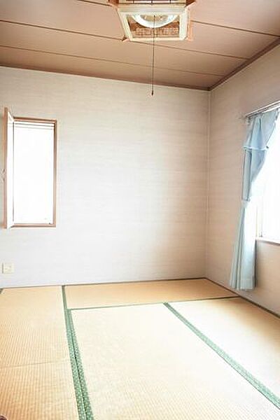【和室2】（居住中のため家具削除しCG加工）