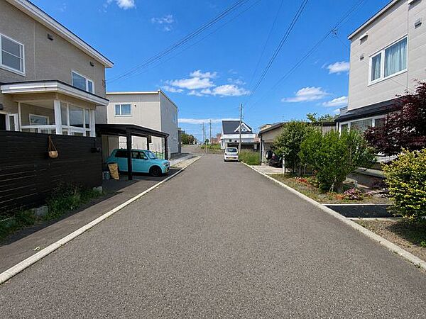 【前面道路】※CG加工を施しております。北側約8.0mの公道に約12.72m接しています。