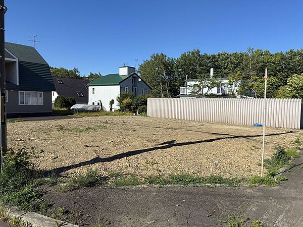 【現地土地写真】用途地域は第一種低層住居専用地域に指定。