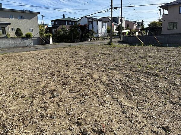 【現地土地写真】緑ヶ丘小学校へは徒歩約16分、北広島市立緑陽中学校へも徒歩約14分となっています。