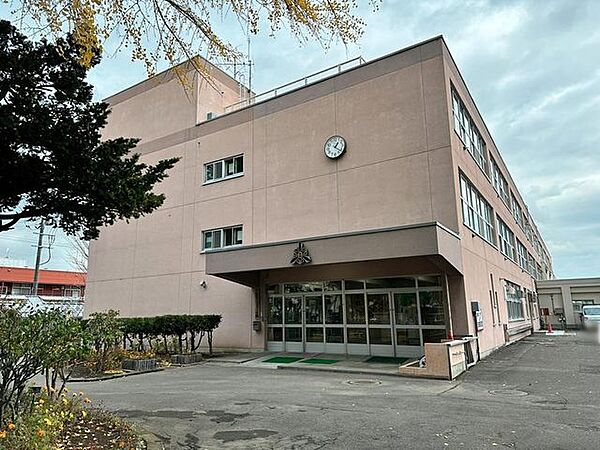 札幌市立上白石小学校 2422m