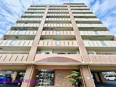 外観:ゆとりのある4LDKで、16.4帖の広々としたLDKを中心に、くつろぎの和室と使い勝手の良い洋室をバランス良く配置しております! 外観:ゆとりのある4LDKで、16.4帖の広々としたLDKを中心に、くつろぎの和室と使い勝手の良い洋室をバランス良く配置しております!