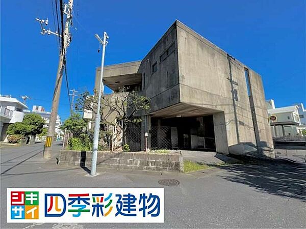 道路側から見た建物の印象