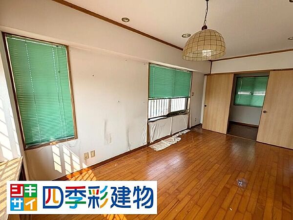 2階8.9帖洋室（画像加工済。現況は現地にてご確認ください。）