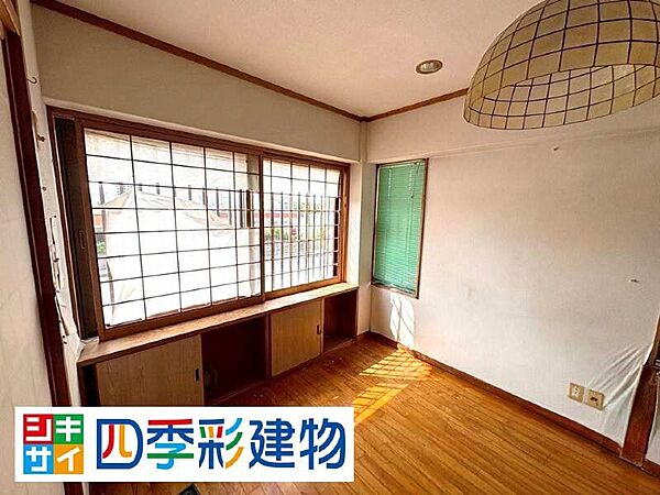 2階8.9帖洋室（画像加工済。現況は現地にてご確認ください。）