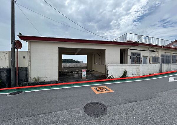 真ん中辺りの建物