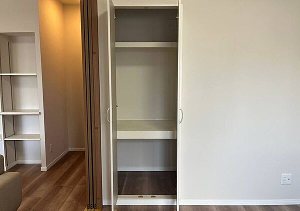 洋4.9帖/収納