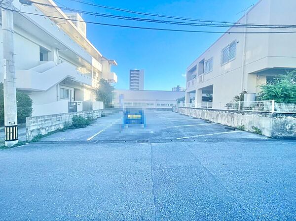 土地面積72.44坪♪建築条件なし♪更地♪真嘉比小学校徒歩6分♪