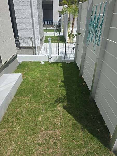 コンパクトな庭付き