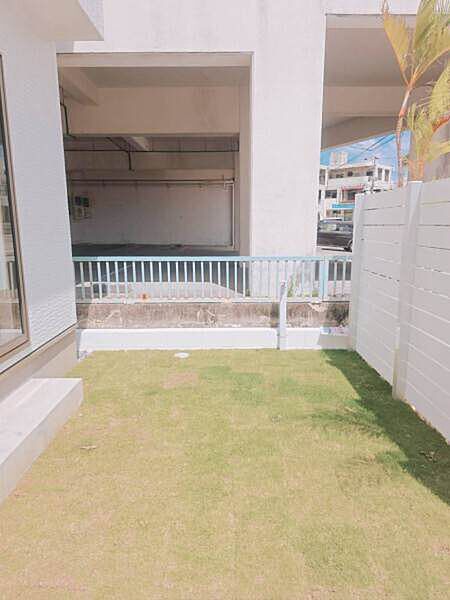 コンパクトな庭付き