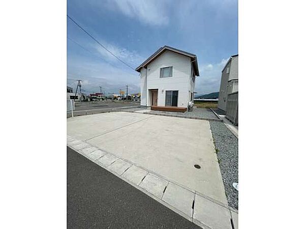 detached 山形県南陽市椚塚
地図を見る