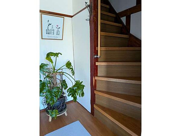 階段※写真上の家具・家電・備品等は販売価格に含まれません。