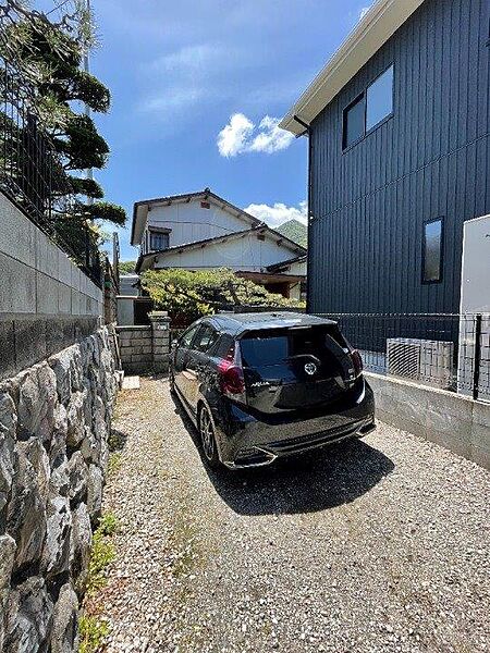 萩が丘小学校まで徒歩4分とお子様の通学に安心の距離です。