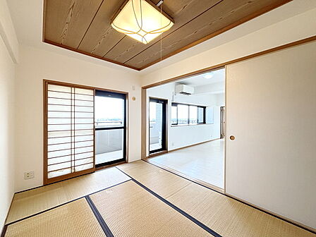 床にゴロンと転がれる部屋のある新生活