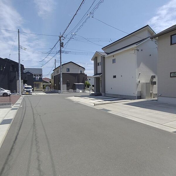 西側より