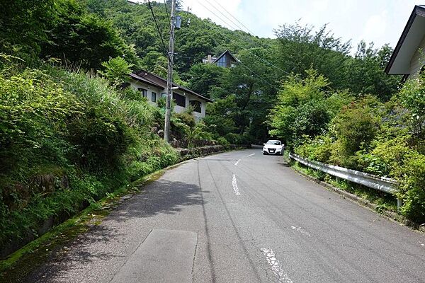 北西側道路