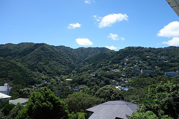 2階リビングから山の風景