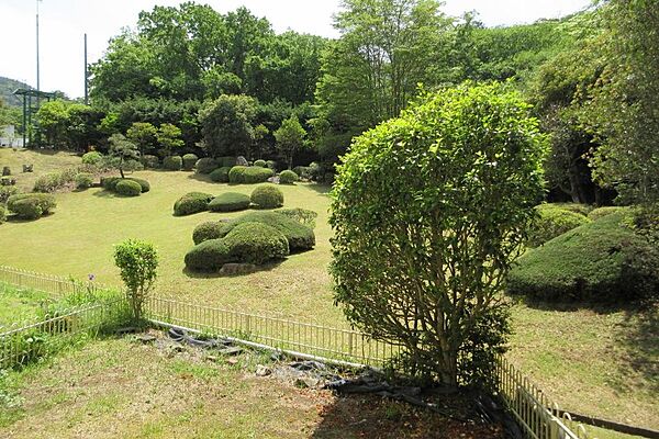 専用庭とマンション庭の借景