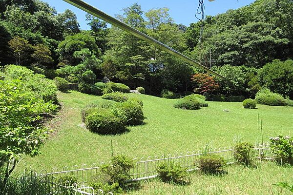 専用庭の先の借景