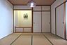 和室：区8帖和室床の間と押入れ