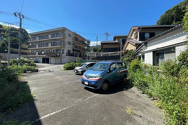 現在は駐車場として利用中