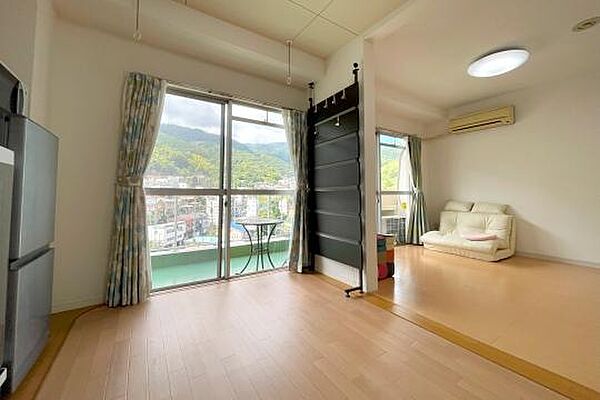 1DKを1LDKの間取りに変更しています