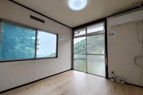 室内はエアコン付きで快適にお過ごしいただけます