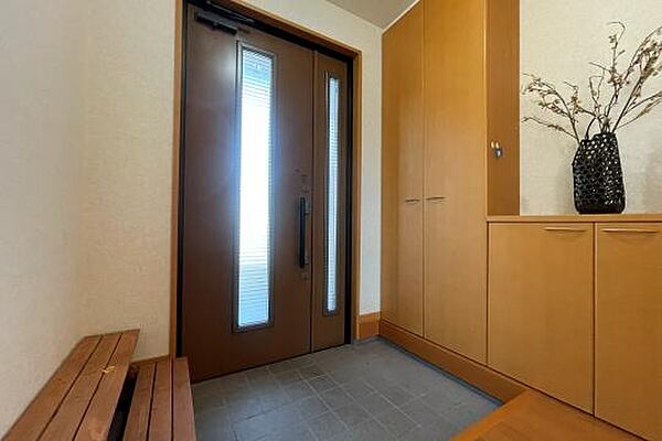 玄関収納も充実しています