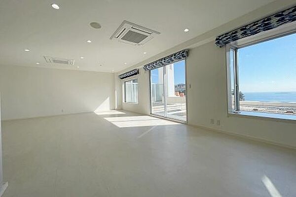 広々したした室内は約188m2超えの専有面積を誇ります