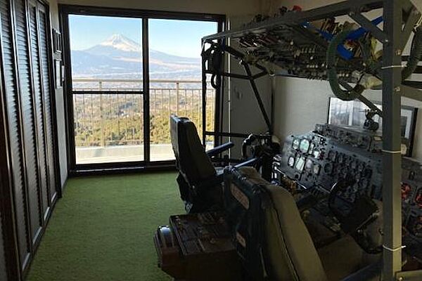 富士山が見える約6.4帖の洋室　趣味部屋やワークスペースにも最適です