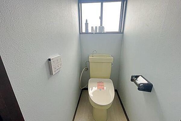 トイレは各階にあります