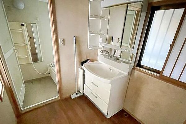 洗面室は広く使い勝手がよさそうです