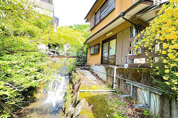 川のせせらぎが聴こえてきそうです