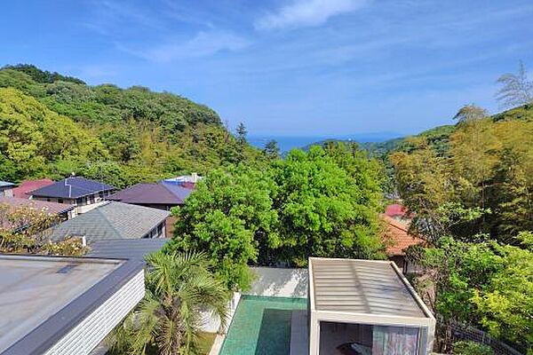 こちらは3階主寝室のあるバルコニーから望む解放眺望です