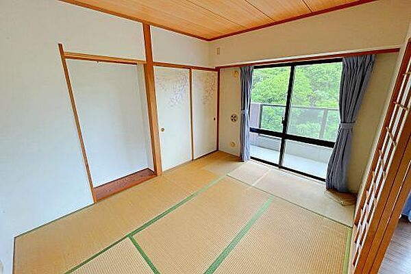 6帖の和室はリビング続きになっています