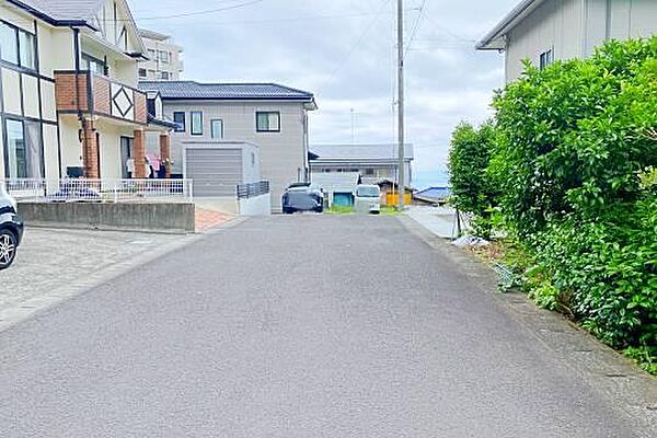 前面道路は約6ｍの幅員がございます