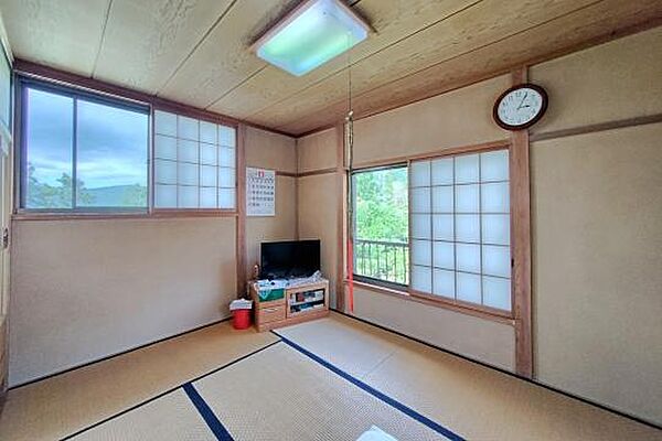 2階の6帖の和室です