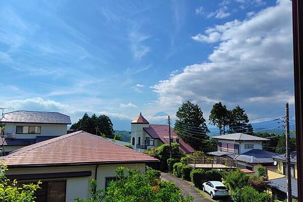 バルコニーからは富士山が遠望できます