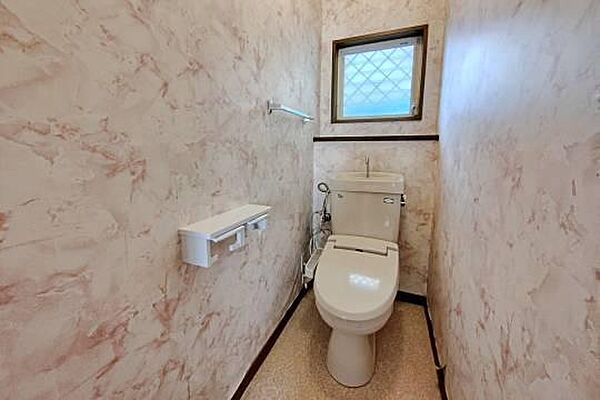 各階にトイレがございます