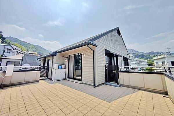 ワイドバルコニーからは熱海市内のパノラマが一望できます