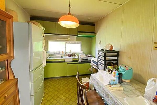 キッチンにも出窓があり風通しがいいです
