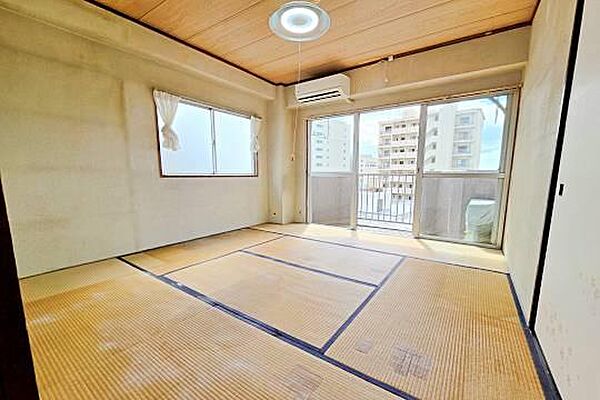 南西向き角部屋で二面採光の陽当たり良好のお部屋です