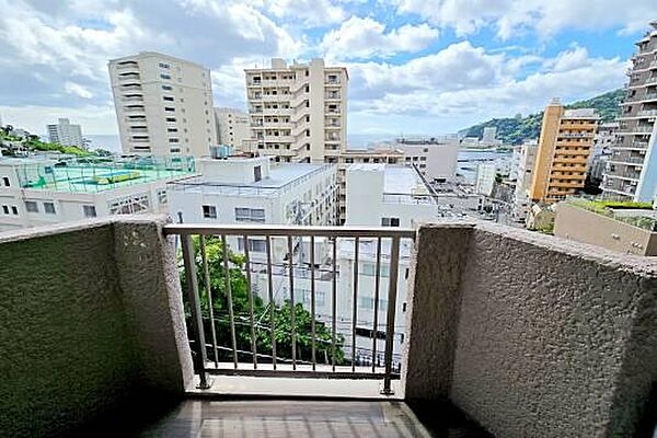 海を眺望するバルコニー、花火大会も鑑賞できます