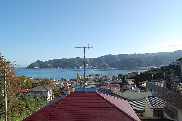 南熱海の街と海　のどかな景色です
