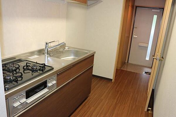 3口コンロでお料理はかどるキッチン