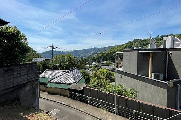 山並みを眺望する高台です
