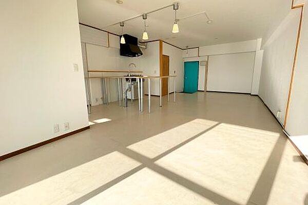 元々1Kだったお部屋を広々1部屋にリフォームしています