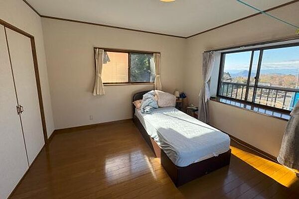 全居室が二面採光南向きで陽当たり良好です